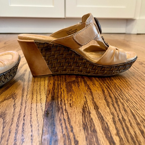 Women's Earth Sand Tan Leather 3 1/4” Wedge Sandals Size 7.5 - Picture 7 of 10